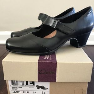 Clarks Size 9 1/2 Black Leather